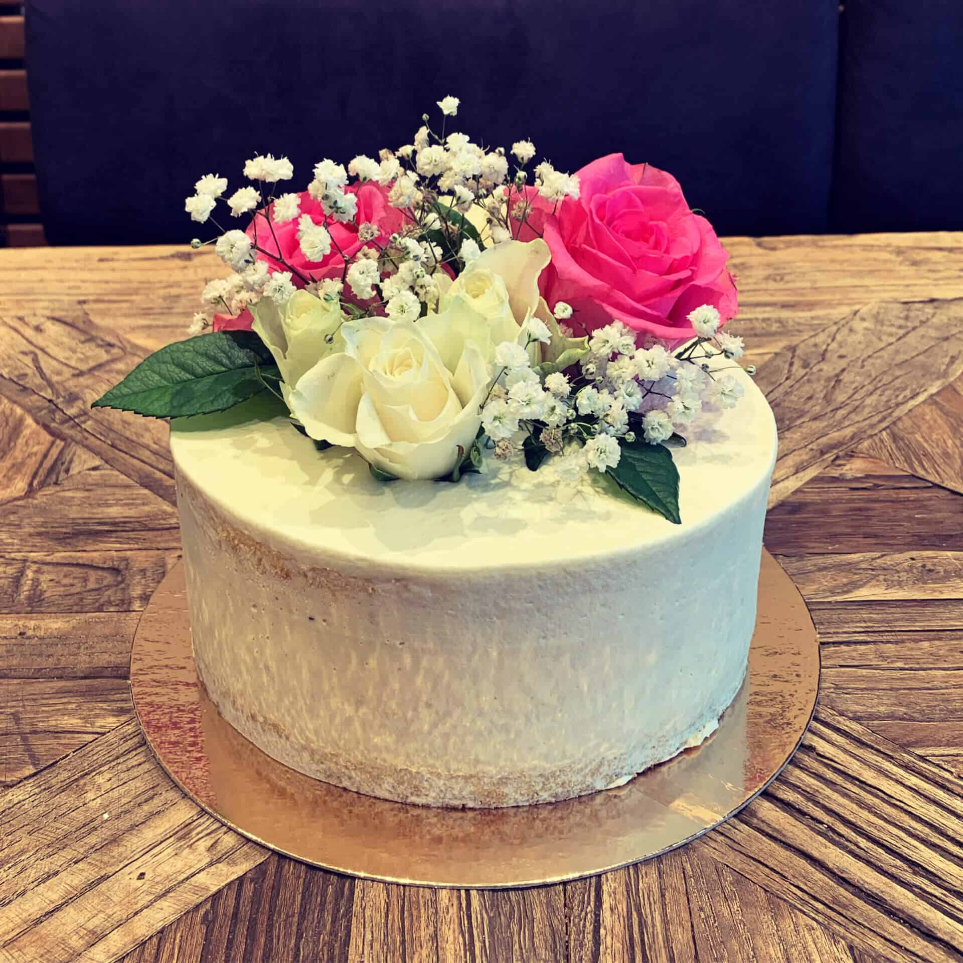 Semi-Naked-Cake mit Blumen – Bild 2
