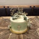 Zweifarbige Torte für Kommunion, Konfirmation oder Taufe