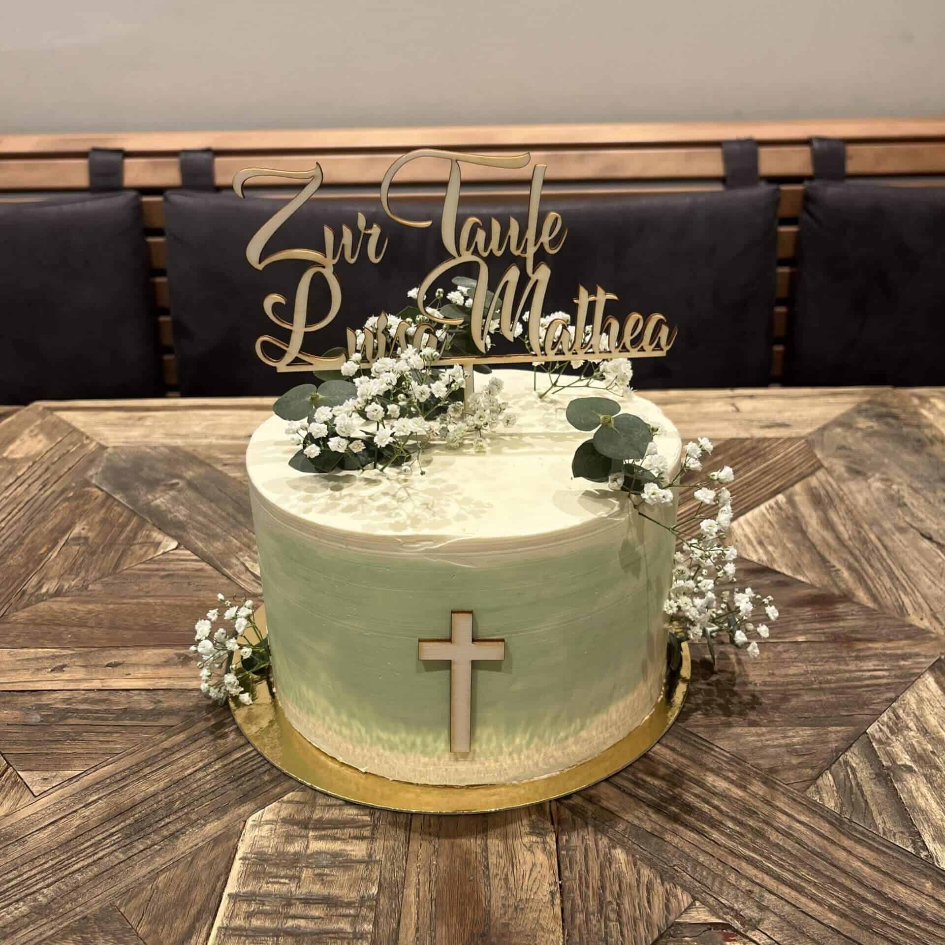 Zweifarbige Torte für Kommunion, Konfirmation oder Taufe